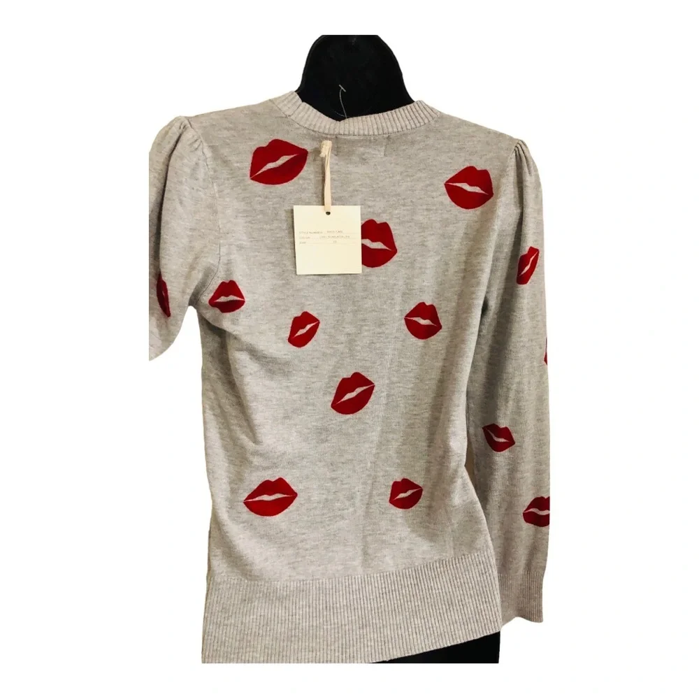 Grey red lipstick femme lips crewneck long sleeve knit sweater size XS brand new